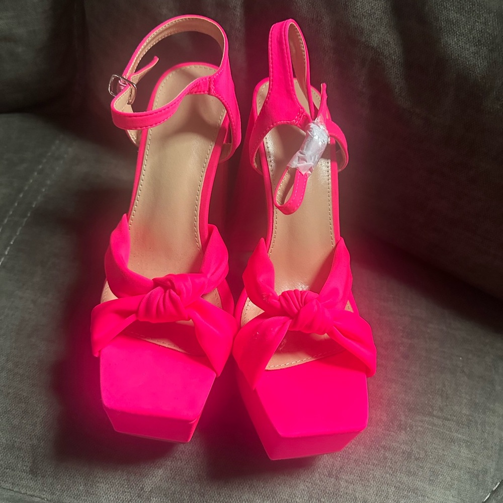 Vibrant hot pink Knotted Heels